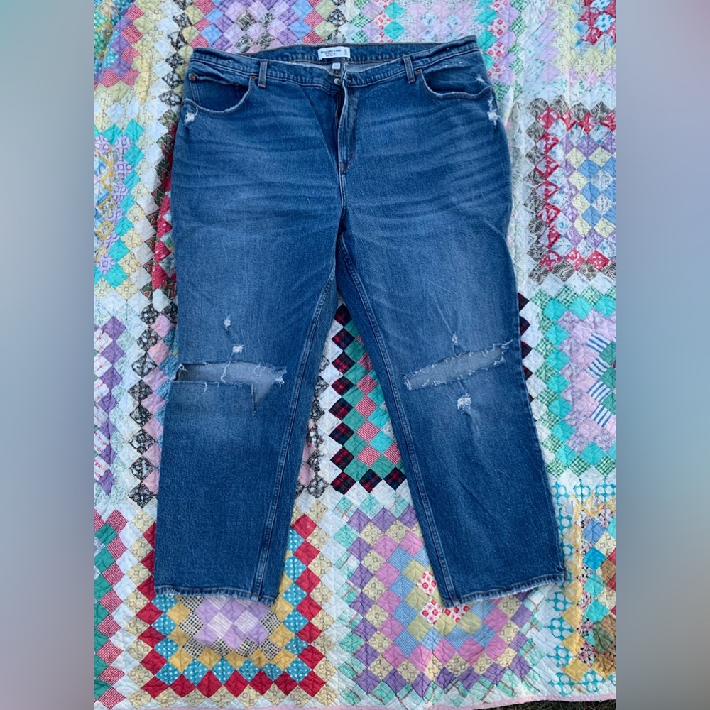Abercrombie & Fitch the 90s Straight Ultra High Rise. Curve Love Jeans size 22.